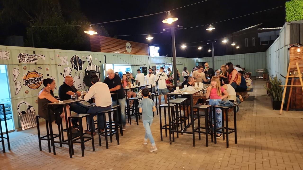 Foodpark en esquina top de Funes pone quinta y suma marcas para el verano